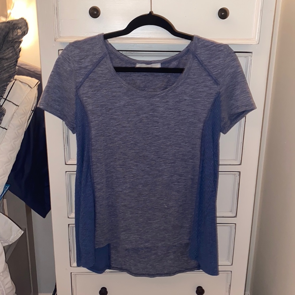 Short sleeve top with cute ribbed sides🥰🤍🤍